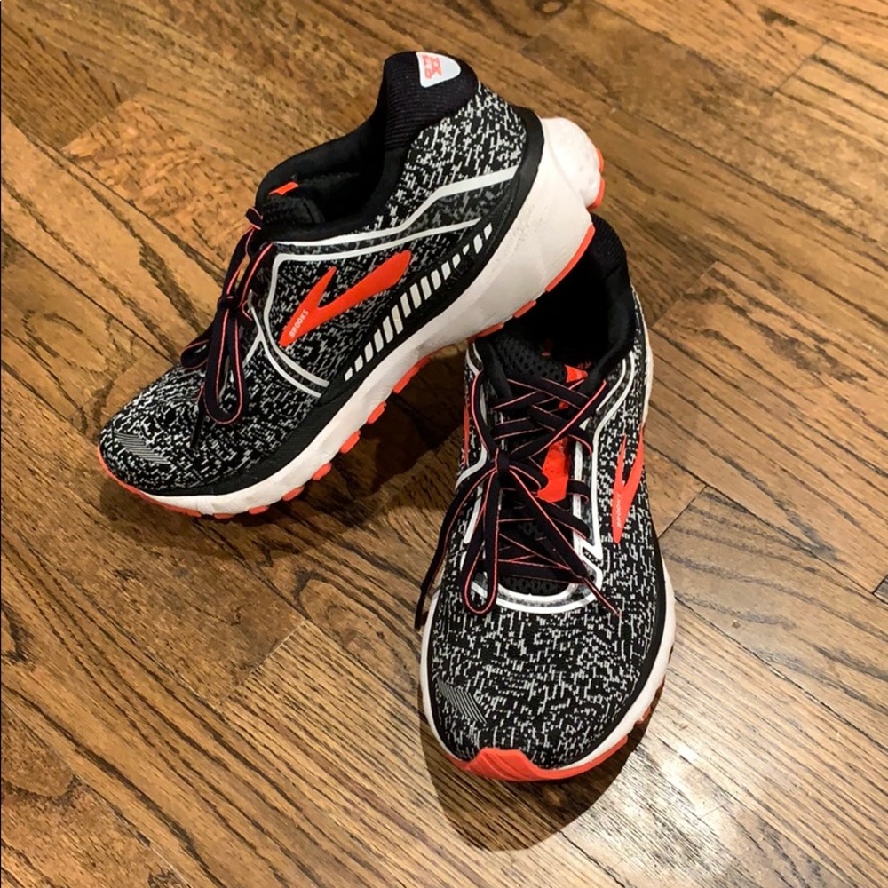 Brooks tennis shoes